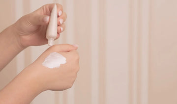 Natural cream and liquid highlighter makeup – dewy, skin-loving formulas for a healthy glow at Natural Mum