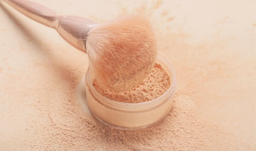 Natural loose powder for all skin types – lightweight, breathable setting powder with non-toxic ingredients at Natural Mum