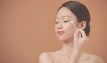 Natural powder highlighter makeup – luminous, clean beauty formulas for a radiant glow at Natural Mum